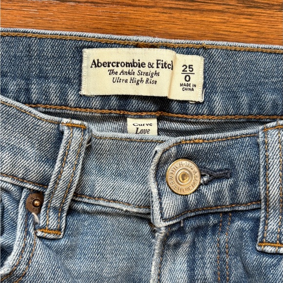 Abercrombie & Fitch Curve Love Ultra High Rise Ankle Straight Jeans Size 25/0 - Picture 3 of 5